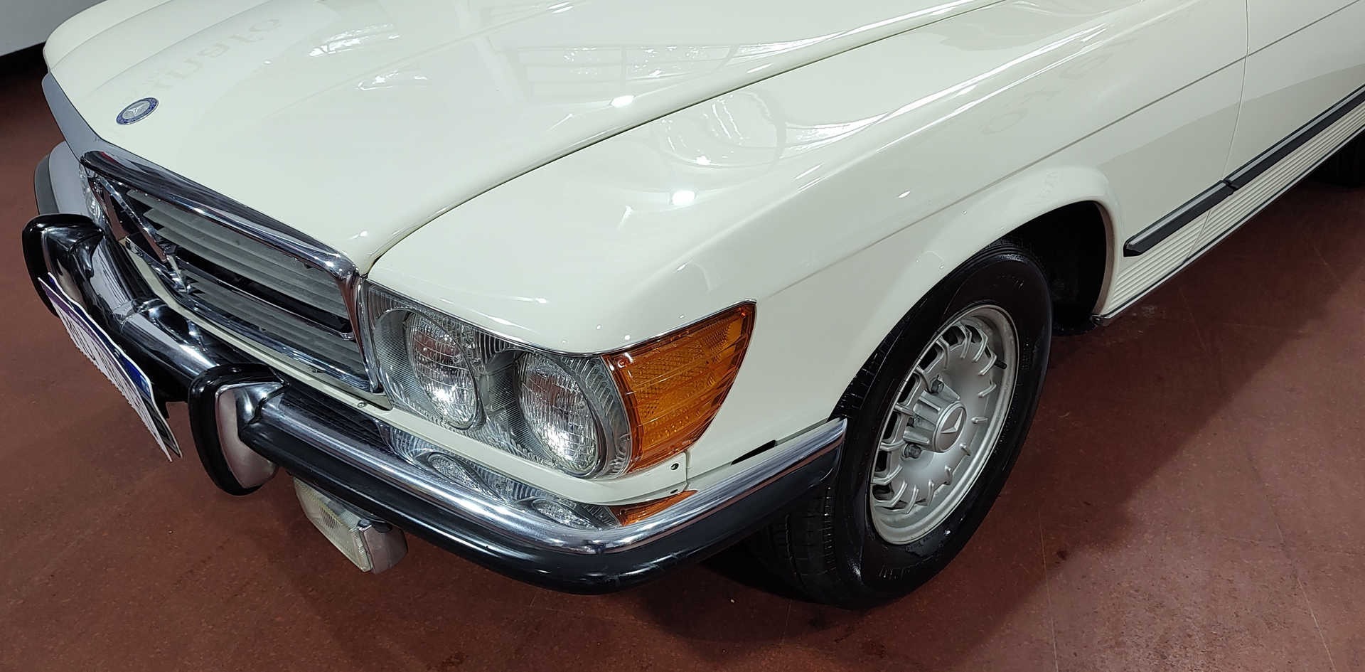 Mira esta publicación de Mercedes Benz 350 SLC 1972 en Motordil