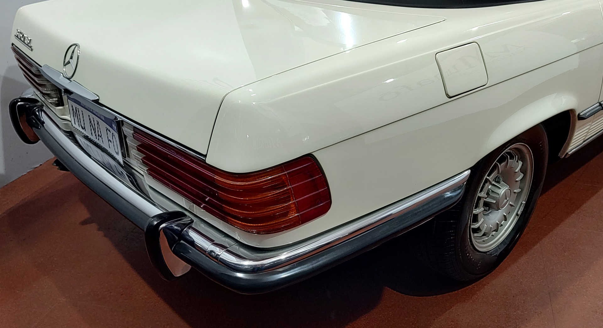 Mira esta publicación de Mercedes Benz 350 SLC 1972 en Motordil