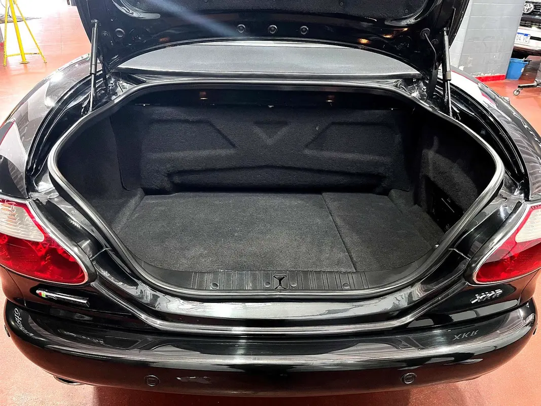 Mira esta publicación de Jaguar XKR 2001 en Motordil