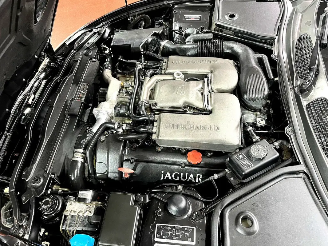 Mira esta publicación de Jaguar XKR 2001 en Motordil