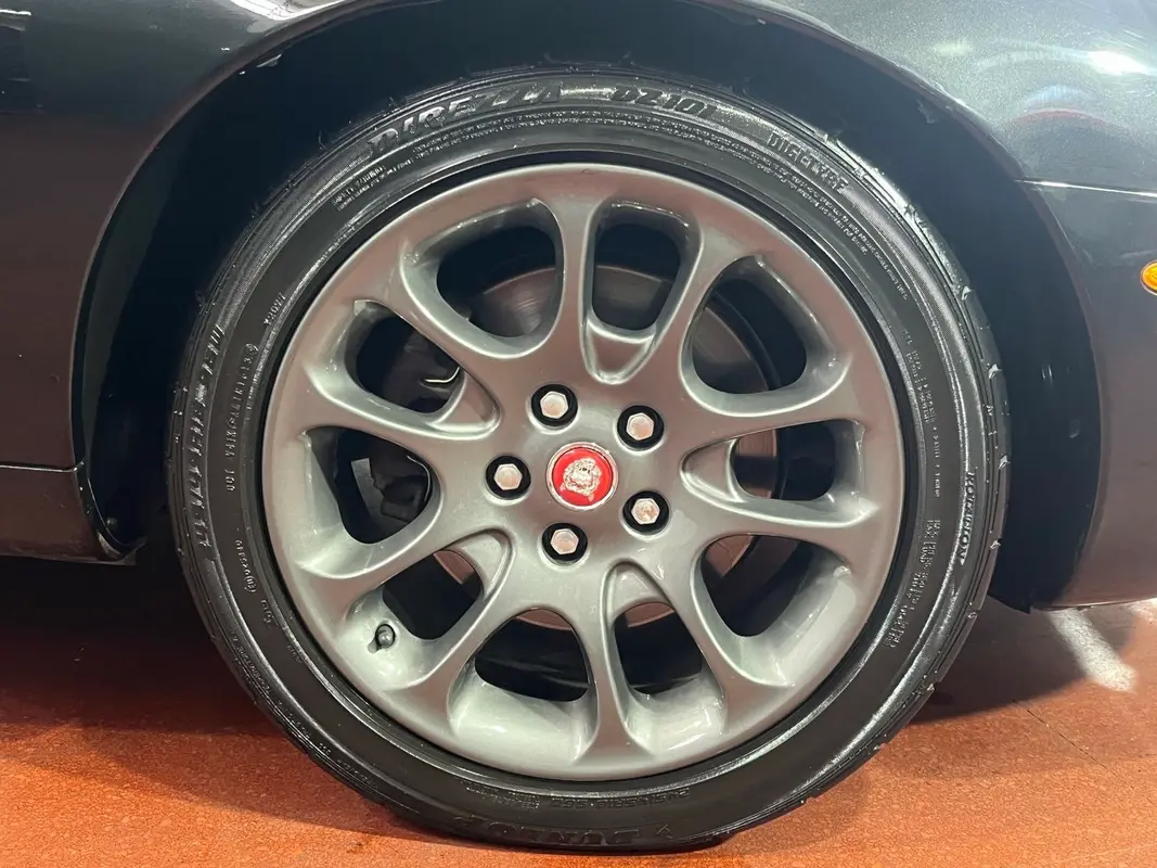 Mira esta publicación de Jaguar XKR 2001 en Motordil