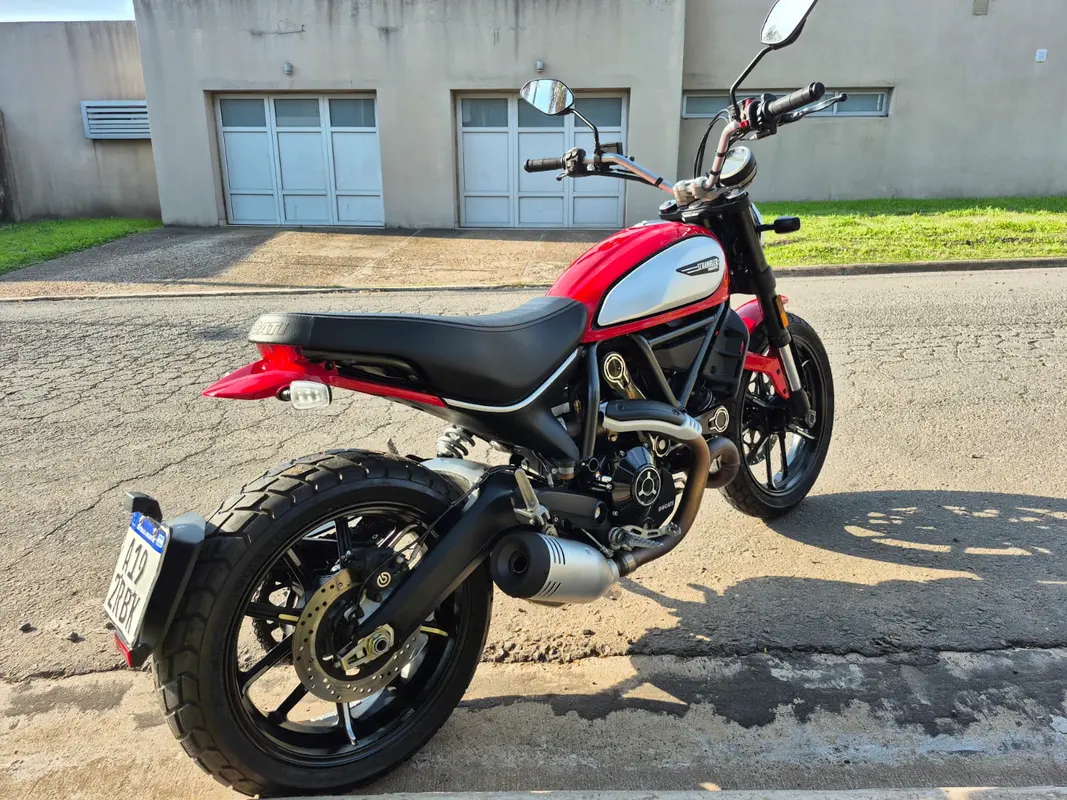 Mira esta publicación de Ducati 800 Icon 2023 en Motordil