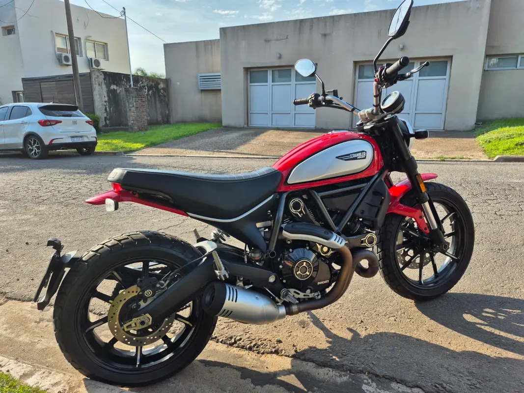 Mira esta publicación de Ducati 800 Icon 2023 en Motordil