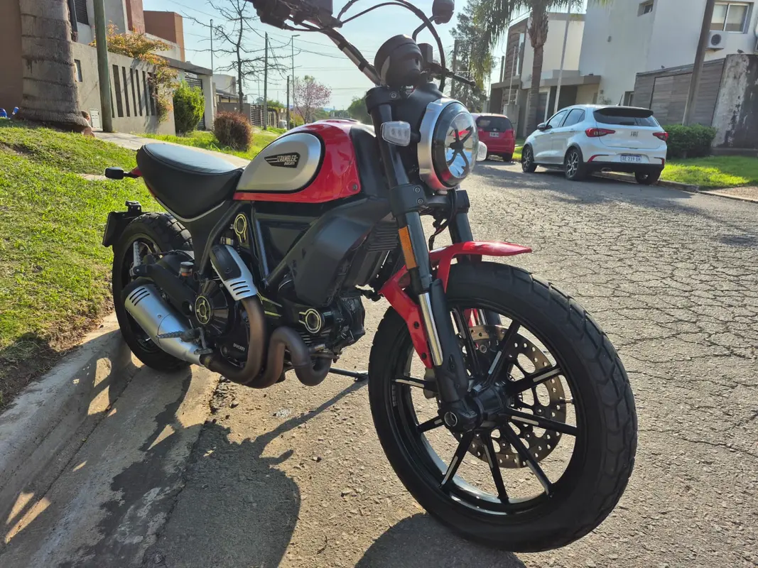 Mira esta publicación de Ducati 800 Icon 2023 en Motordil