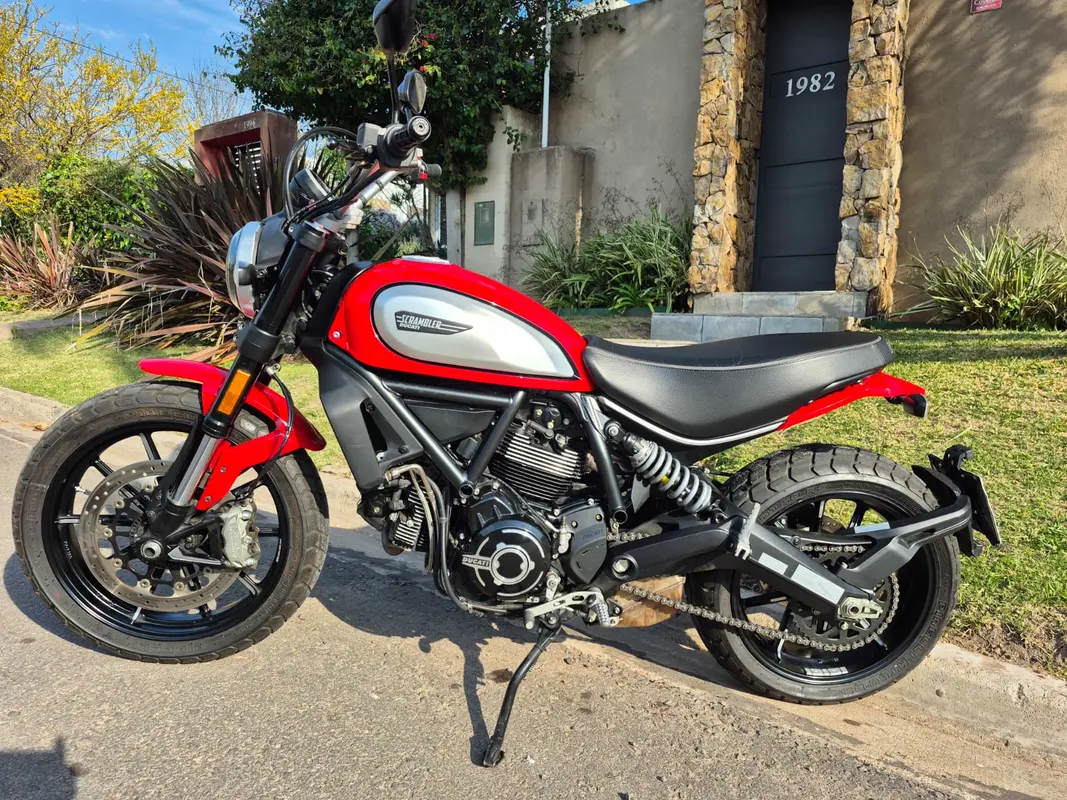 Mira esta publicación de Ducati 800 Icon 2023 en Motordil