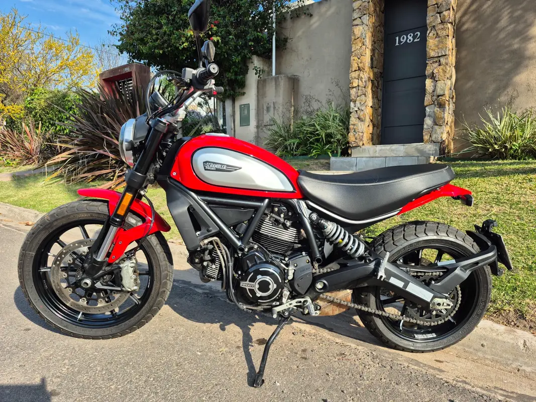 Mira esta publicación de Ducati 800 Icon 2023 en Motordil