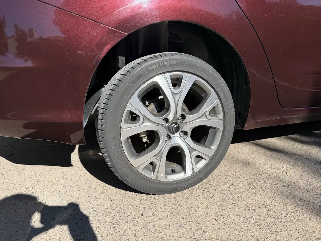 Mira esta publicación de Citroen C 4 Lounge 2018 en Motordil