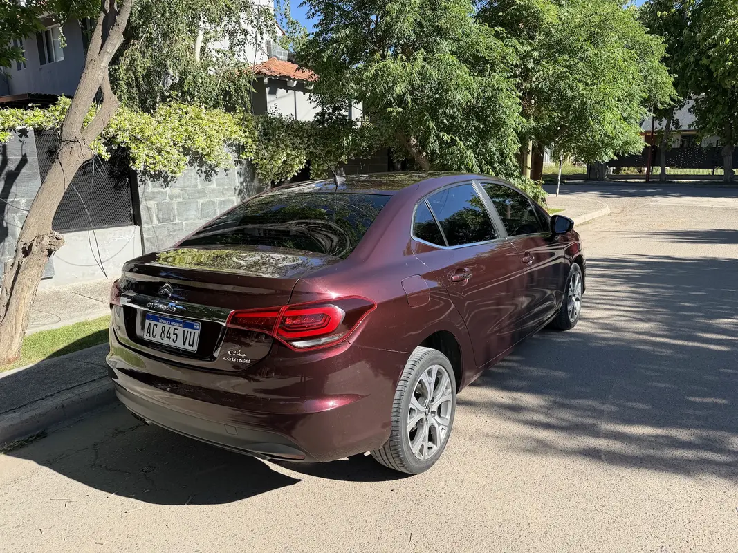 Mira esta publicación de Citroen C 4 Lounge 2018 en Motordil