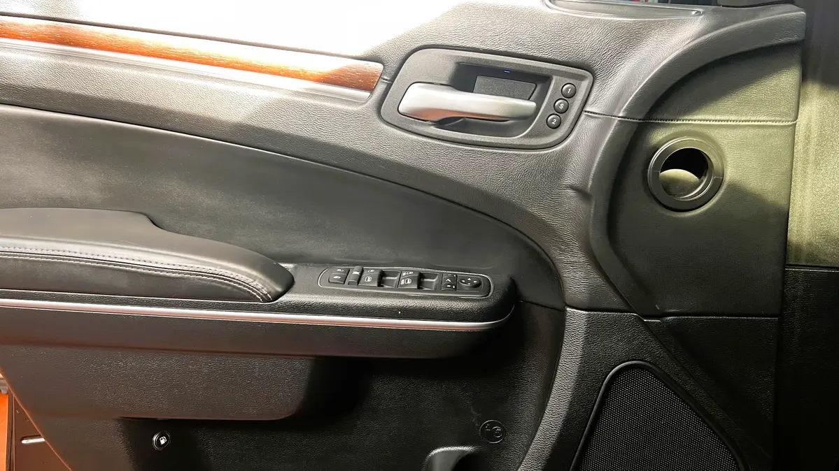 Mira esta publicación de Chrysler 300 2013 en Motordil