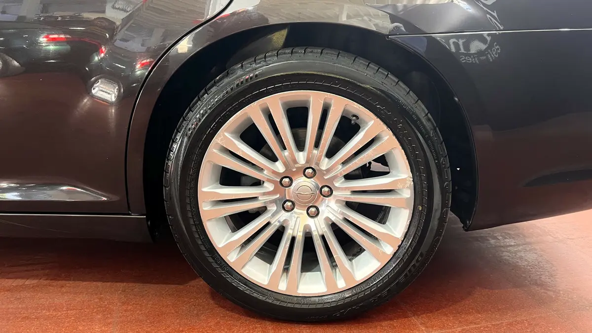 Mira esta publicación de Chrysler 300 2013 en Motordil