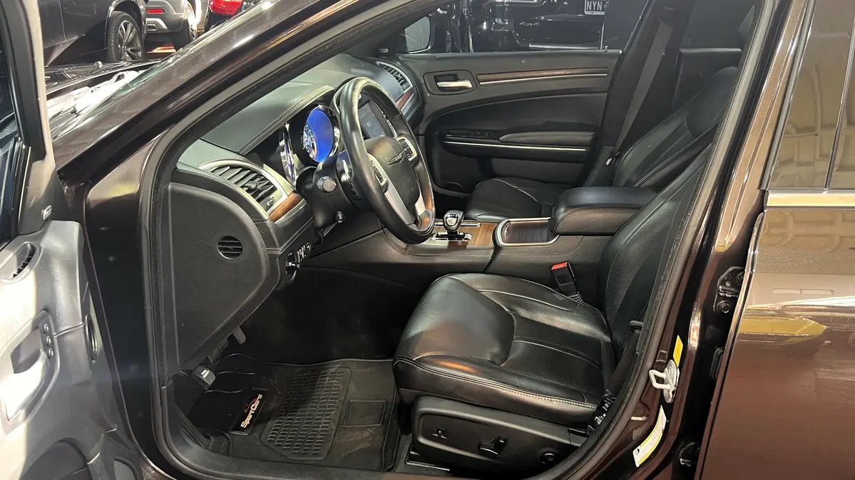 Mira esta publicación de Chrysler 300 2013 en Motordil