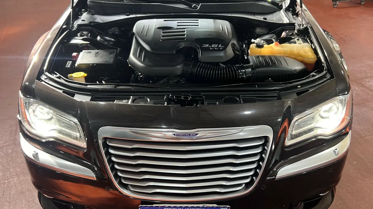 Mira esta publicación de Chrysler 300 2013 en Motordil