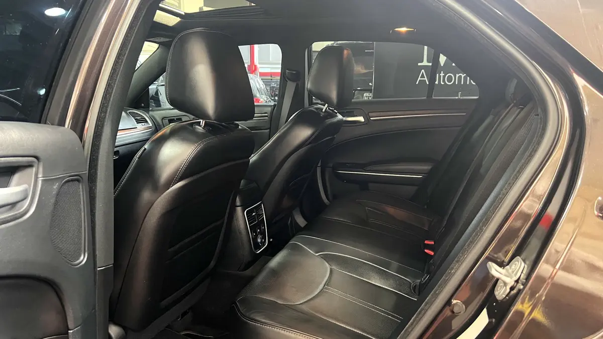 Mira esta publicación de Chrysler 300 2013 en Motordil