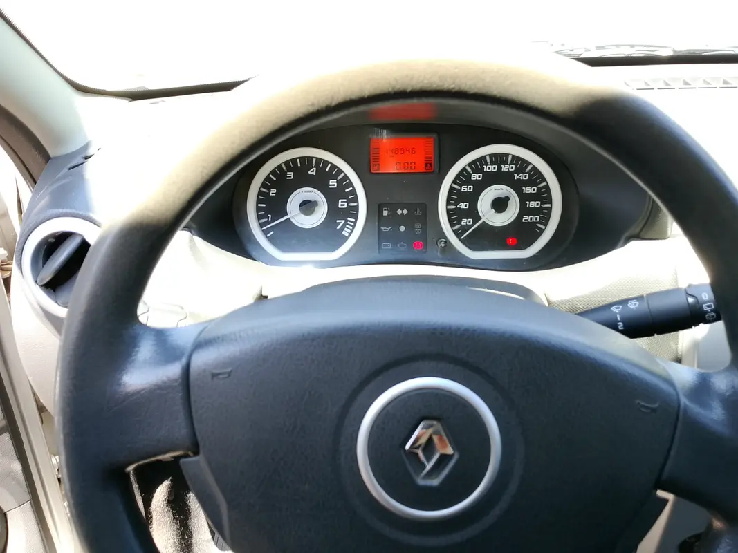 Mira esta publicación de Renault Sandero 2010 en Motordil