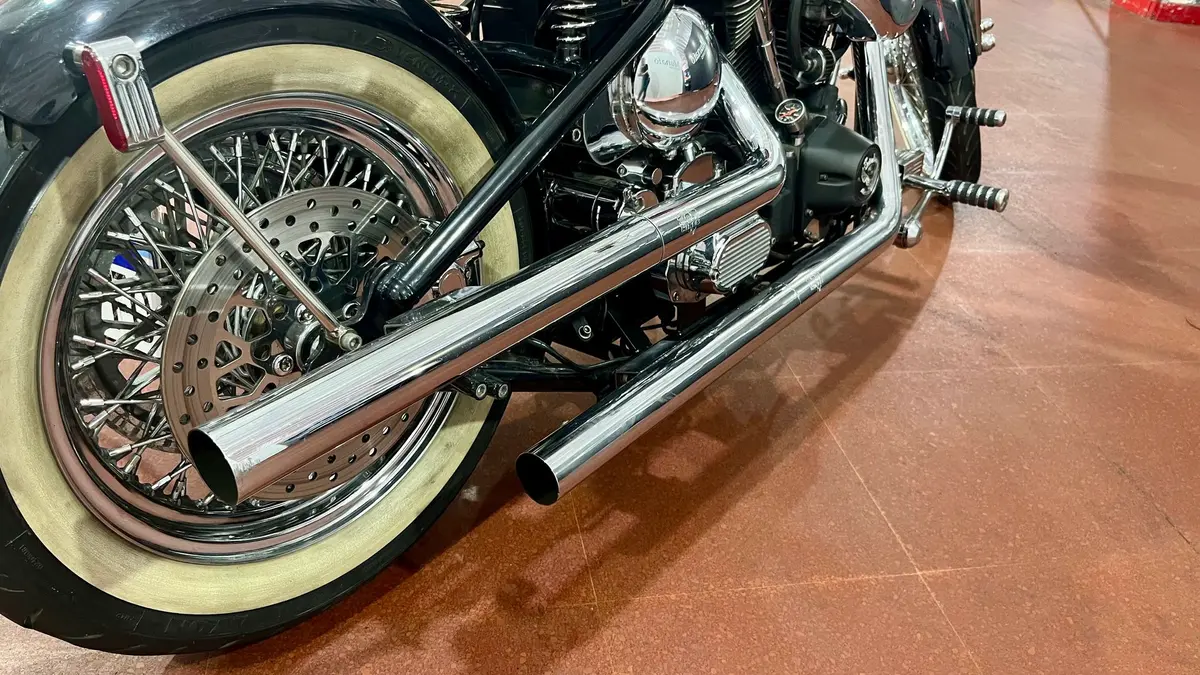 Mira esta publicación de Harley Davidson BOB 2 Tone 2010 en Motordil