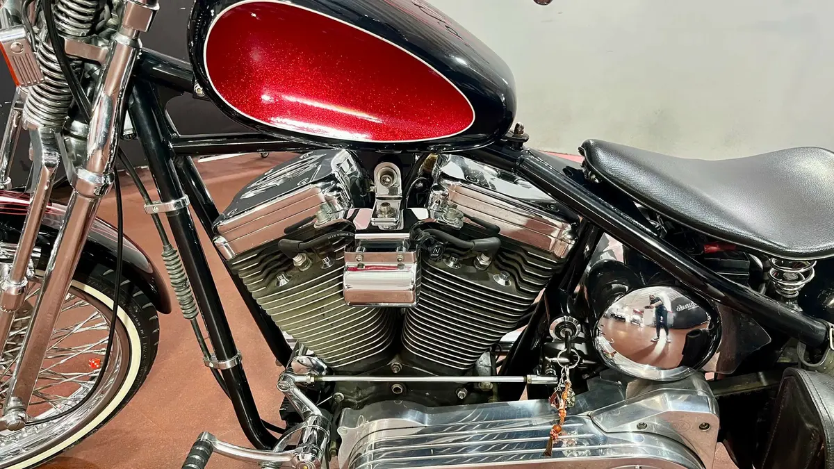 Mira esta publicación de Harley Davidson BOB 2 Tone 2010 en Motordil