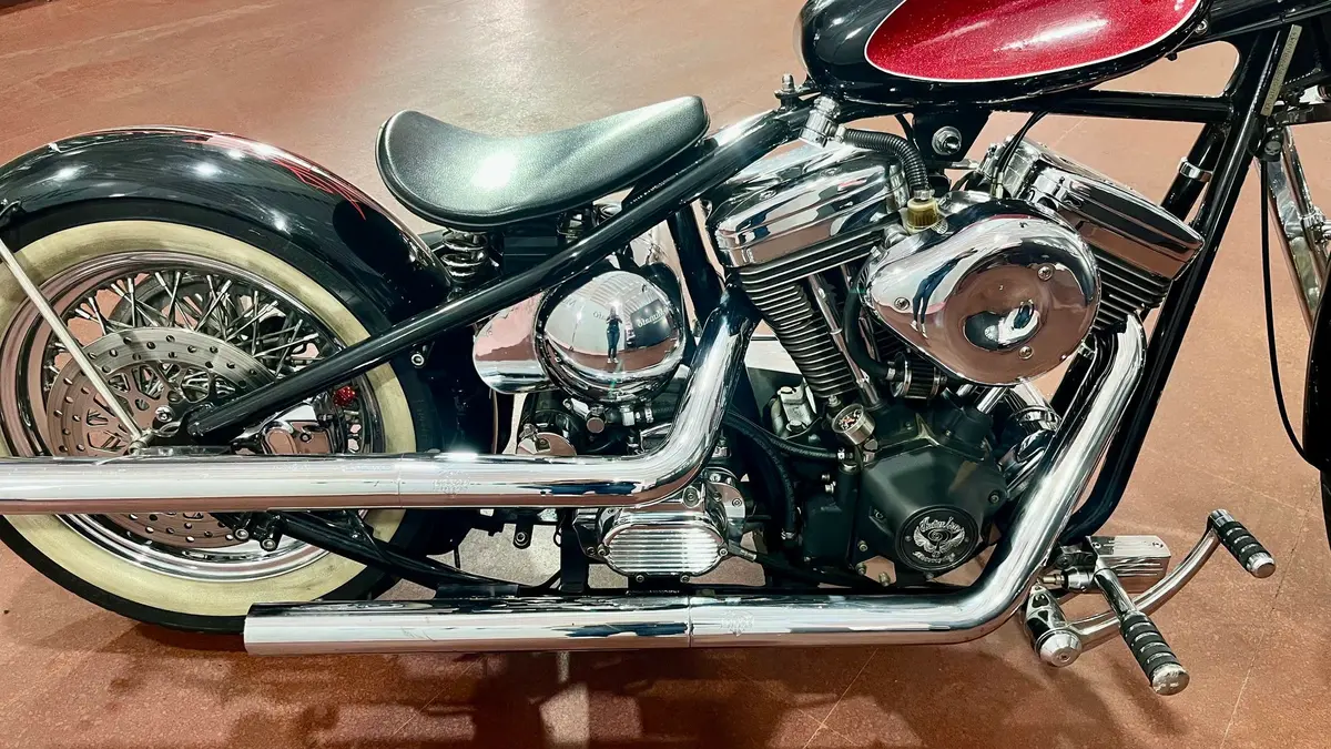 Mira esta publicación de Harley Davidson BOB 2 Tone 2010 en Motordil
