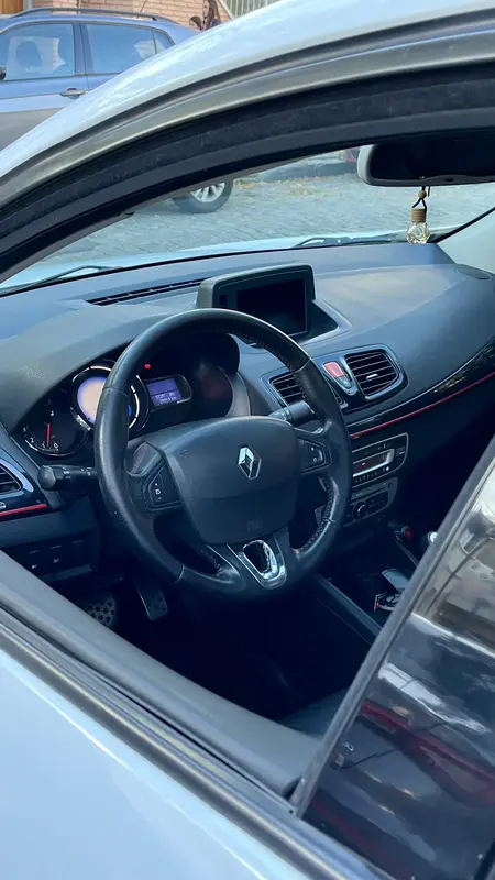 Mira esta publicación de Renault Fluence 2017 en Motordil