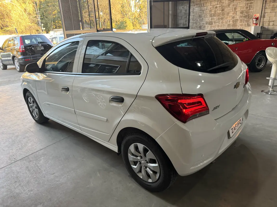 Mira esta publicación de Chevrolet Onix 2023 en Motordil