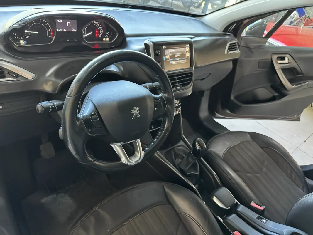 Mira esta publicación de Peugeot 2008 2017 en Motordil