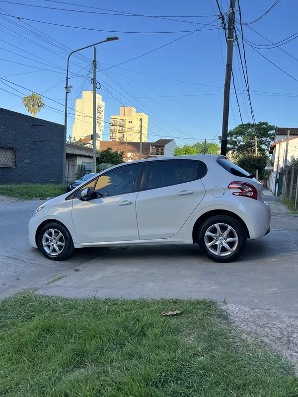 Mira esta publicación de Peugeot 208 2014 en Motordil