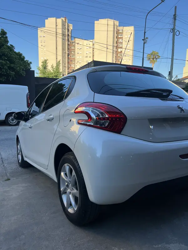 Mira esta publicación de Peugeot 208 2014 en Motordil