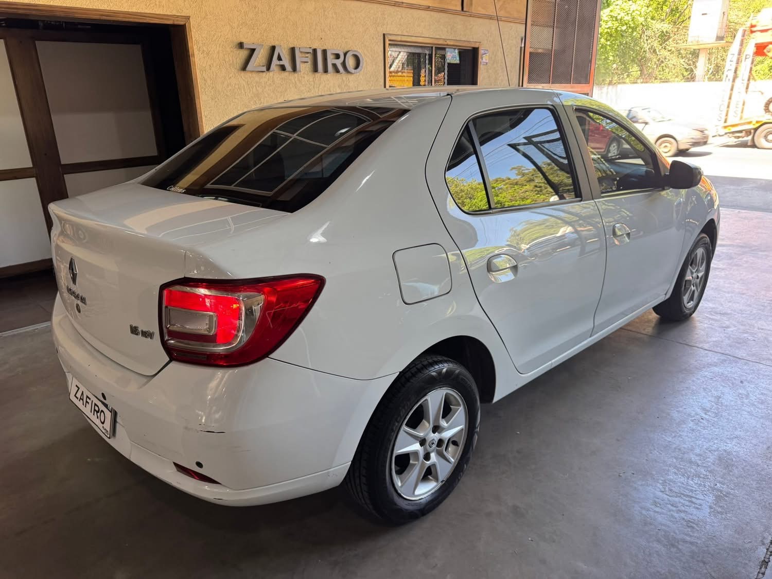 Mira esta publicación de Renault Logan II 2017 en Motordil