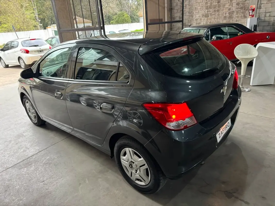 Mira esta publicación de Chevrolet Onix 2016 en Motordil