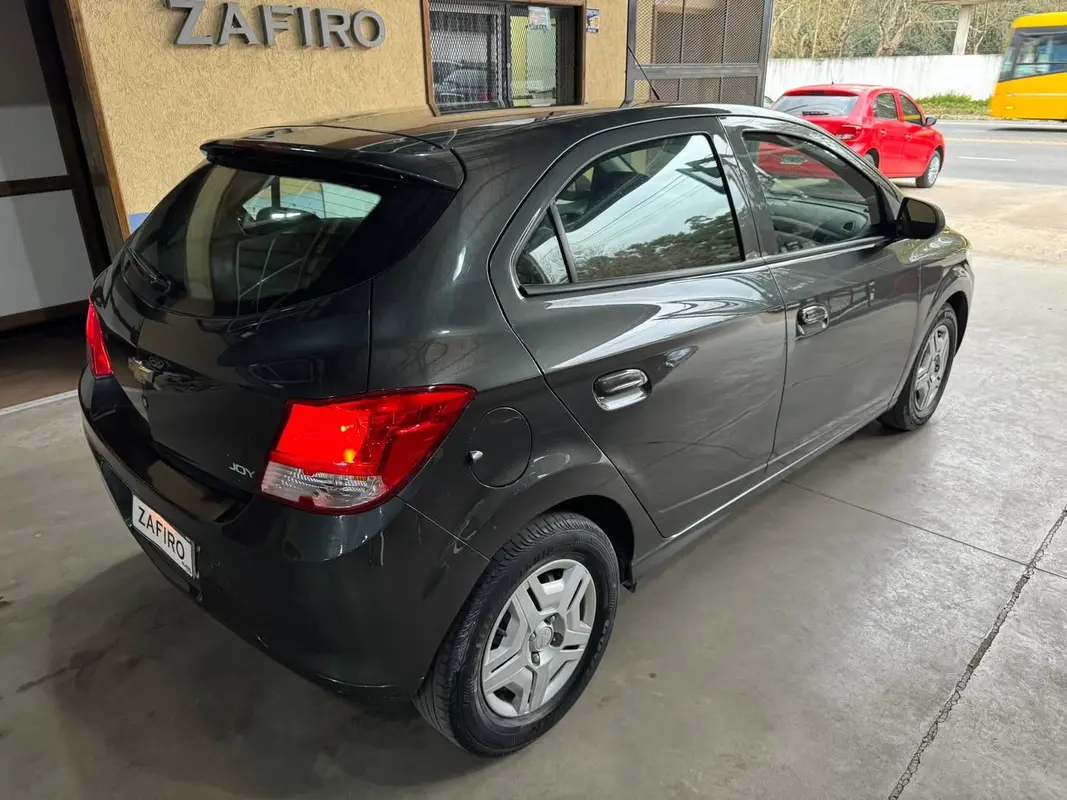 Mira esta publicación de Chevrolet Onix 2016 en Motordil