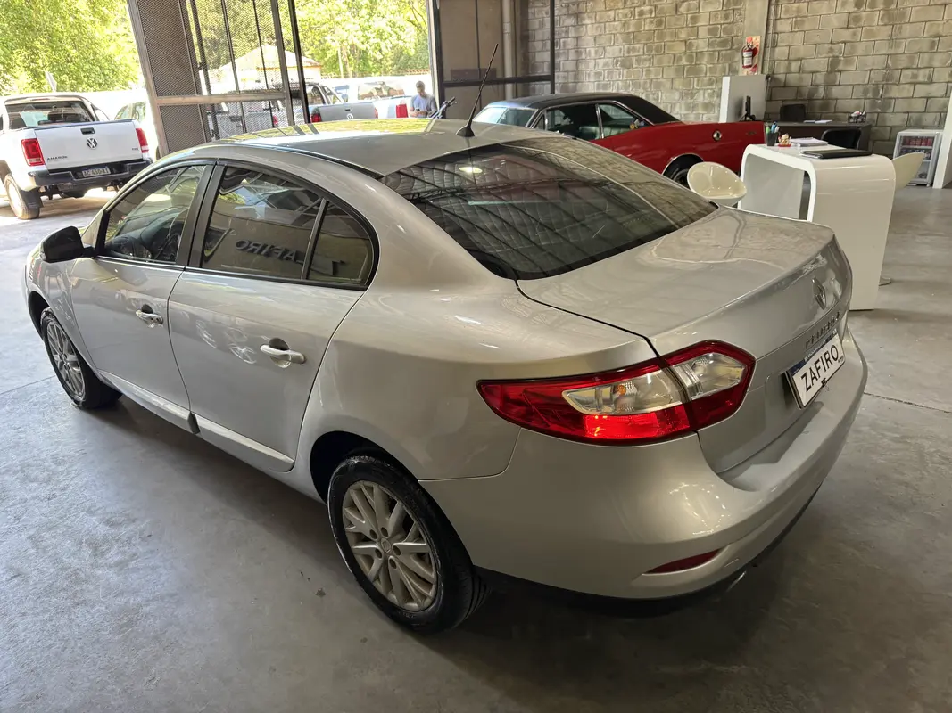Mira esta publicación de Renault Fluence 2016 en Motordil