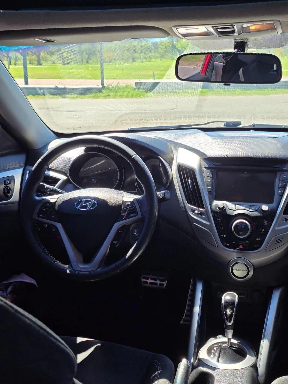 Mira esta publicación de Hyundai Veloster 2013 en Motordil