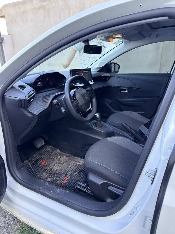 Mira esta publicación de Peugeot 208 2023 en Motordil