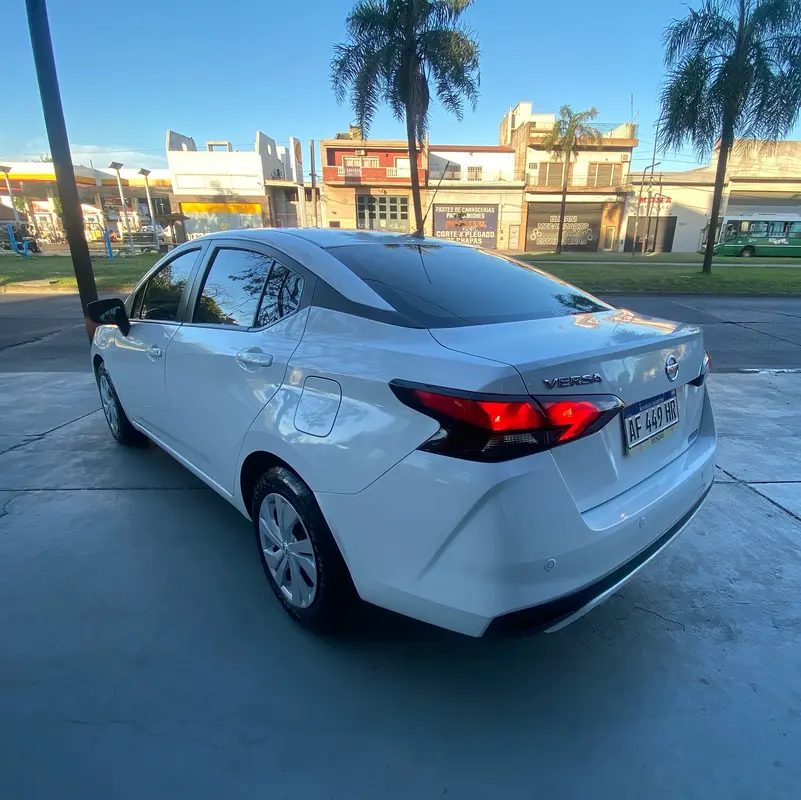 Mira esta publicación de Nissan Versa 2022 en Motordil