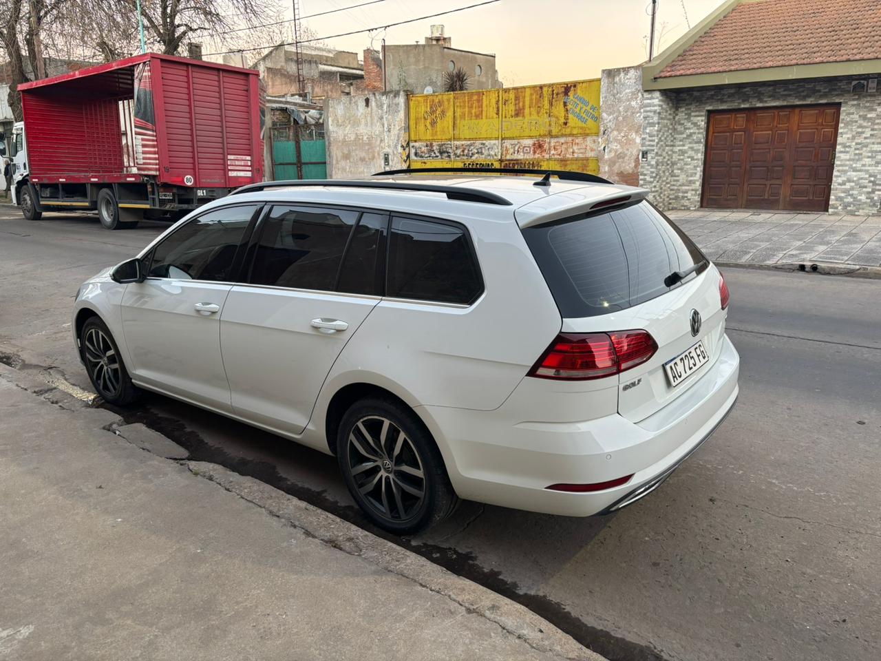 Mira esta publicación de Volkswagen Golf Variant 2018 en Motordil