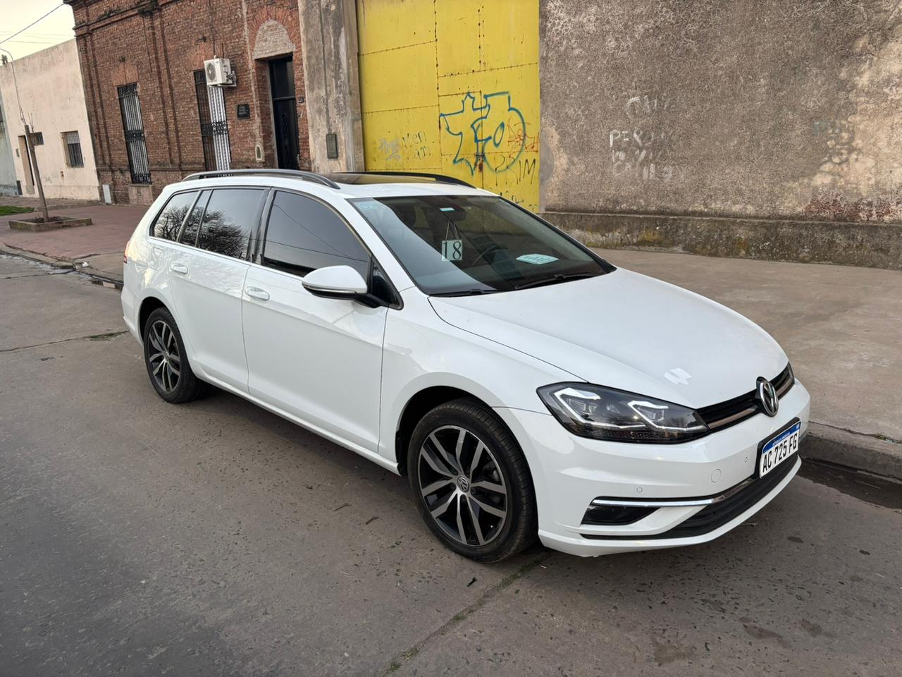 Mira esta publicación de Volkswagen Golf Variant 2018 en Motordil