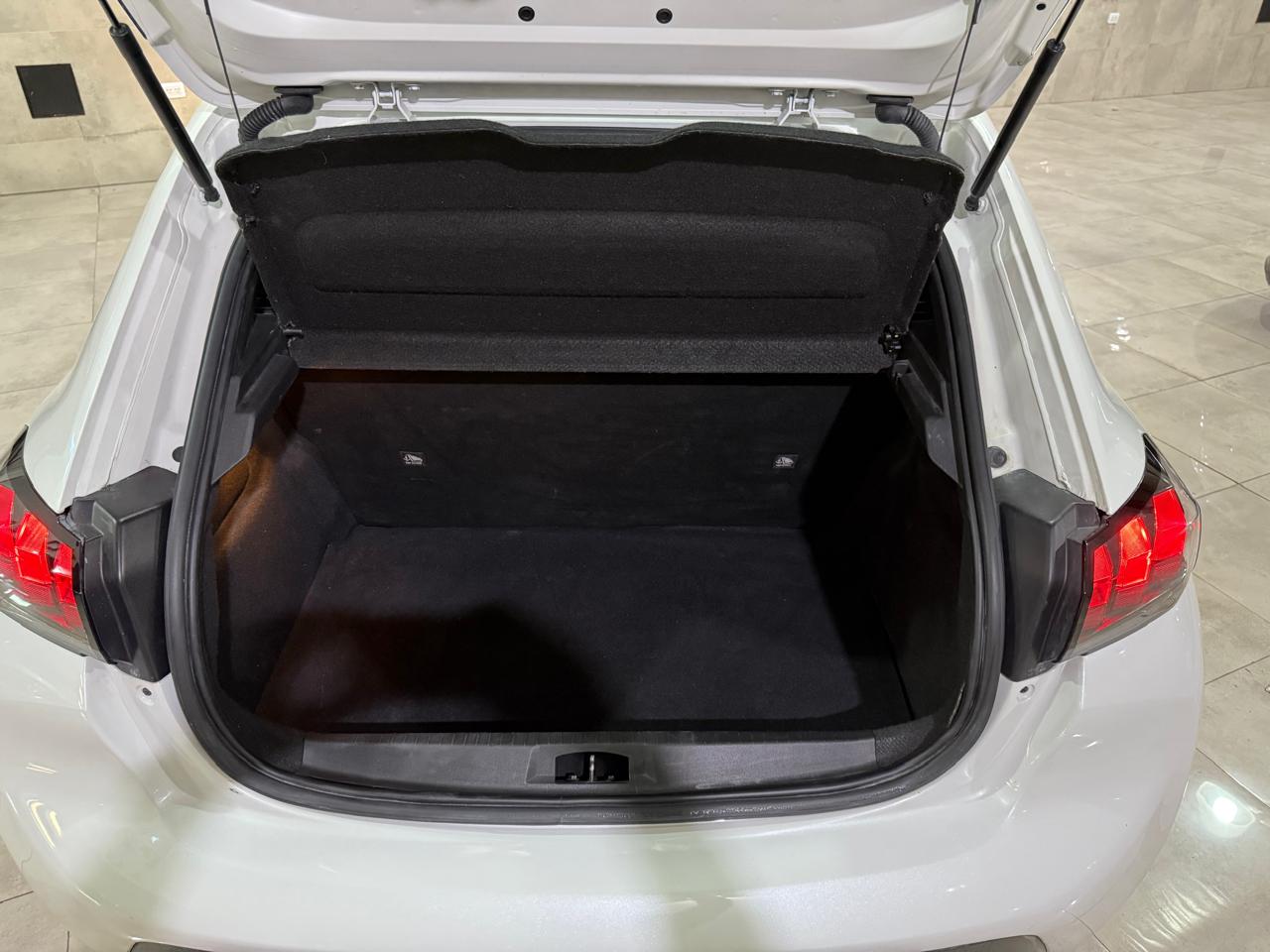 Mira esta publicación de Peugeot 208 2021 en Motordil