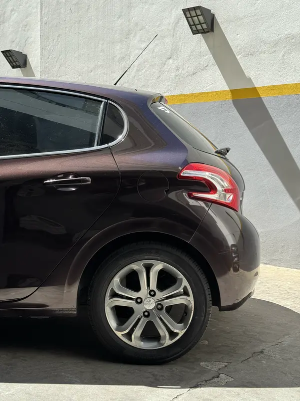 Mira esta publicación de Peugeot 208 2014 en Motordil