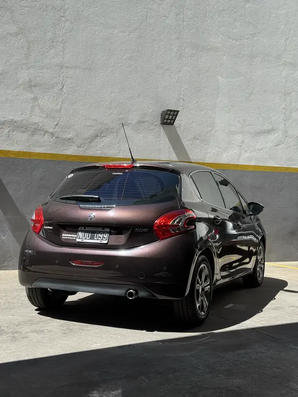 Mira esta publicación de Peugeot 208 2014 en Motordil