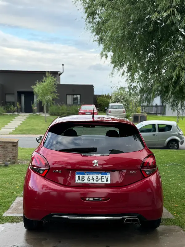 Mira esta publicación de Peugeot 208 2017 en Motordil