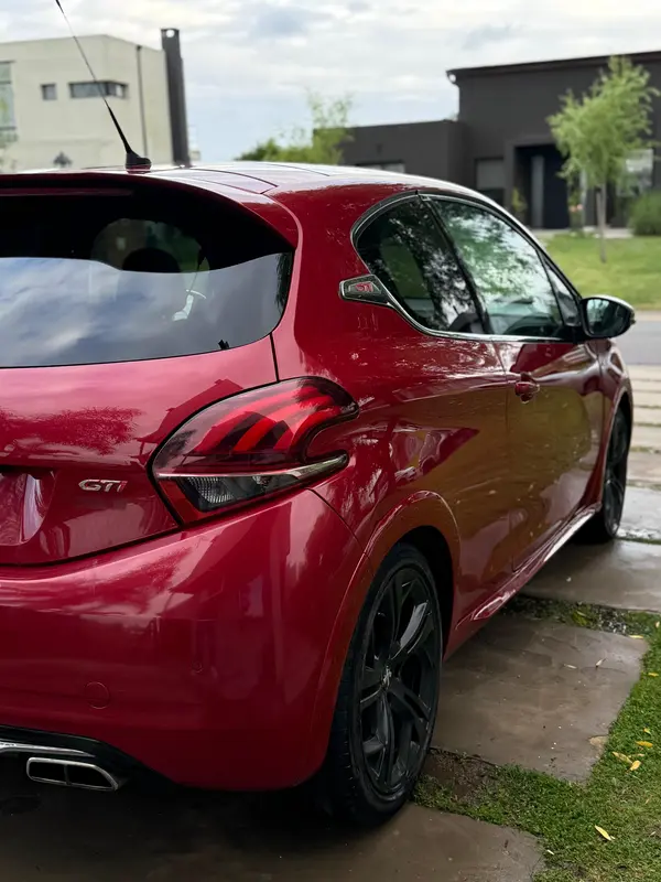 Mira esta publicación de Peugeot 208 2017 en Motordil