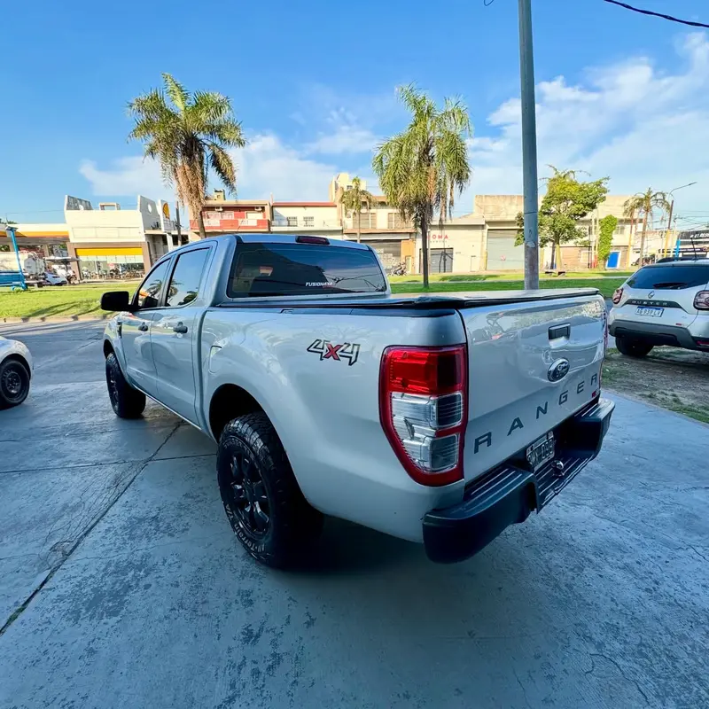 Mira esta publicación de Ford Ranger 2015 en Motordil