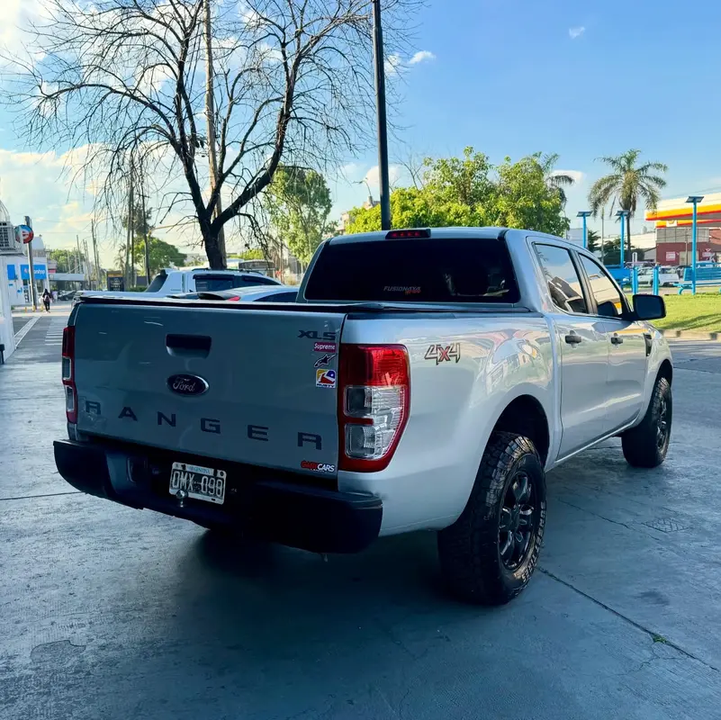 Mira esta publicación de Ford Ranger 2015 en Motordil