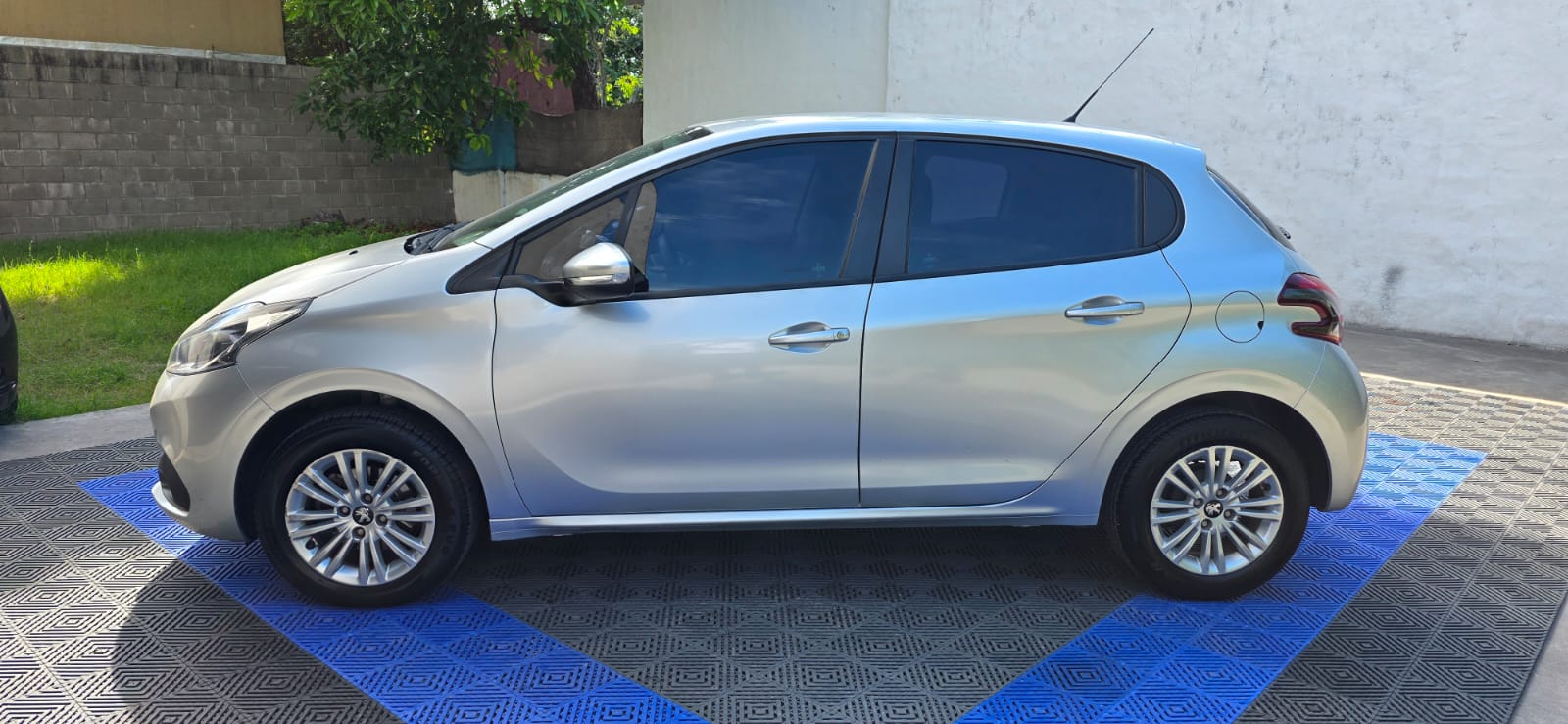 Mira esta publicación de Peugeot 208 2018 en Motordil