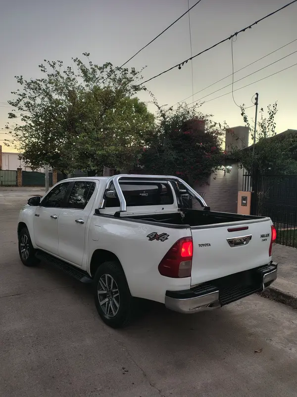 Mira esta publicación de Toyota Hilux 2016 en Motordil