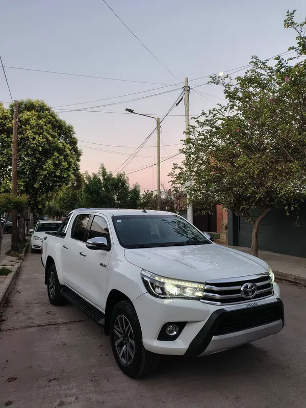Mira esta publicación de Toyota Hilux 2016 en Motordil