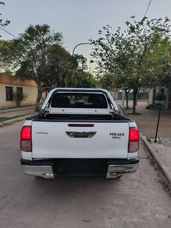 Mira esta publicación de Toyota Hilux 2016 en Motordil