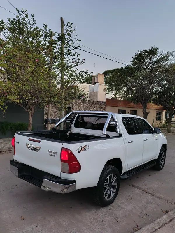 Mira esta publicación de Toyota Hilux 2016 en Motordil