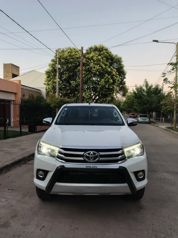 Mira esta publicación de Toyota Hilux 2016 en Motordil