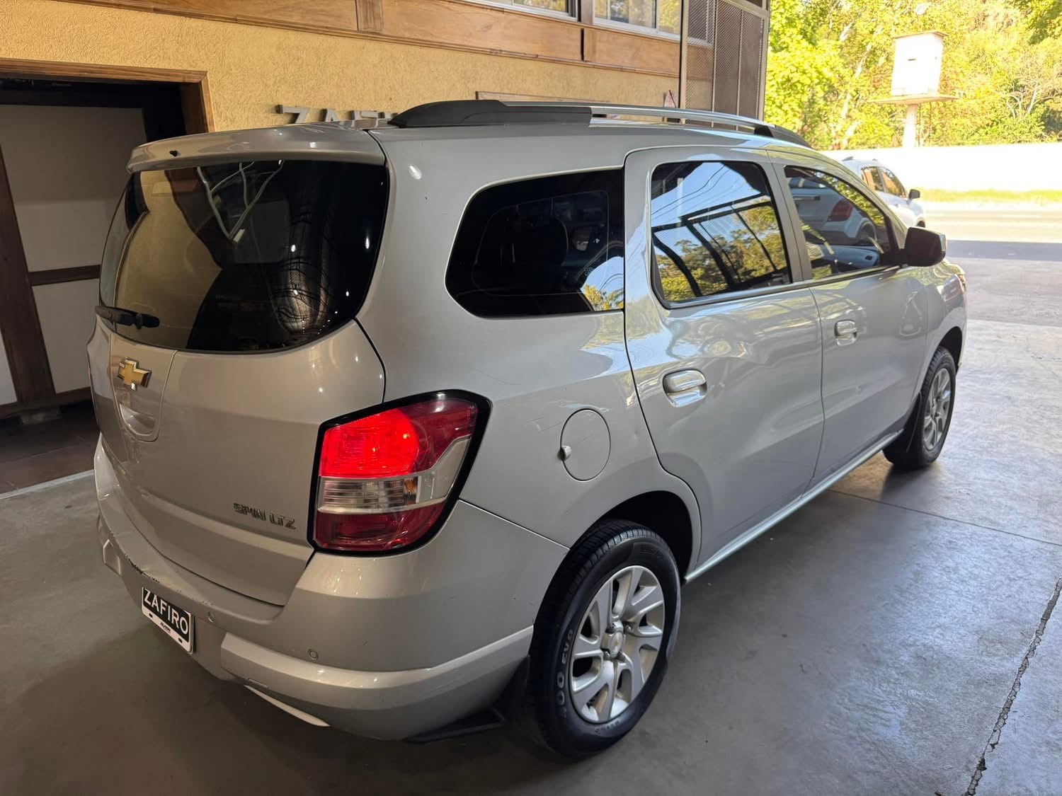 Mira esta publicación de Chevrolet Spin 2015 en Motordil