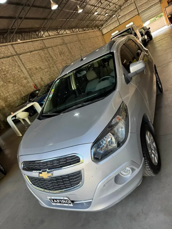 Mira esta publicación de Chevrolet Spin 2015 en Motordil